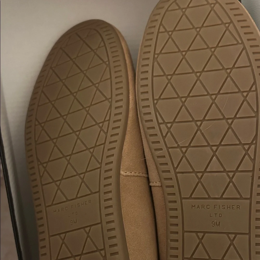 Marc Fisher LTD UIeena loafer medium natural suede size 9M NWOT..